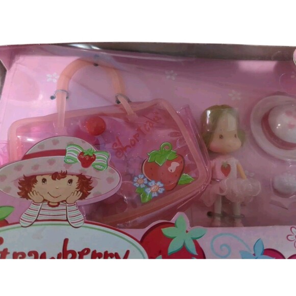 BanDai Berry Cute Girls Berry Ballerina Strawberry Shortcake With Berry Tote - Picture 2 of 4